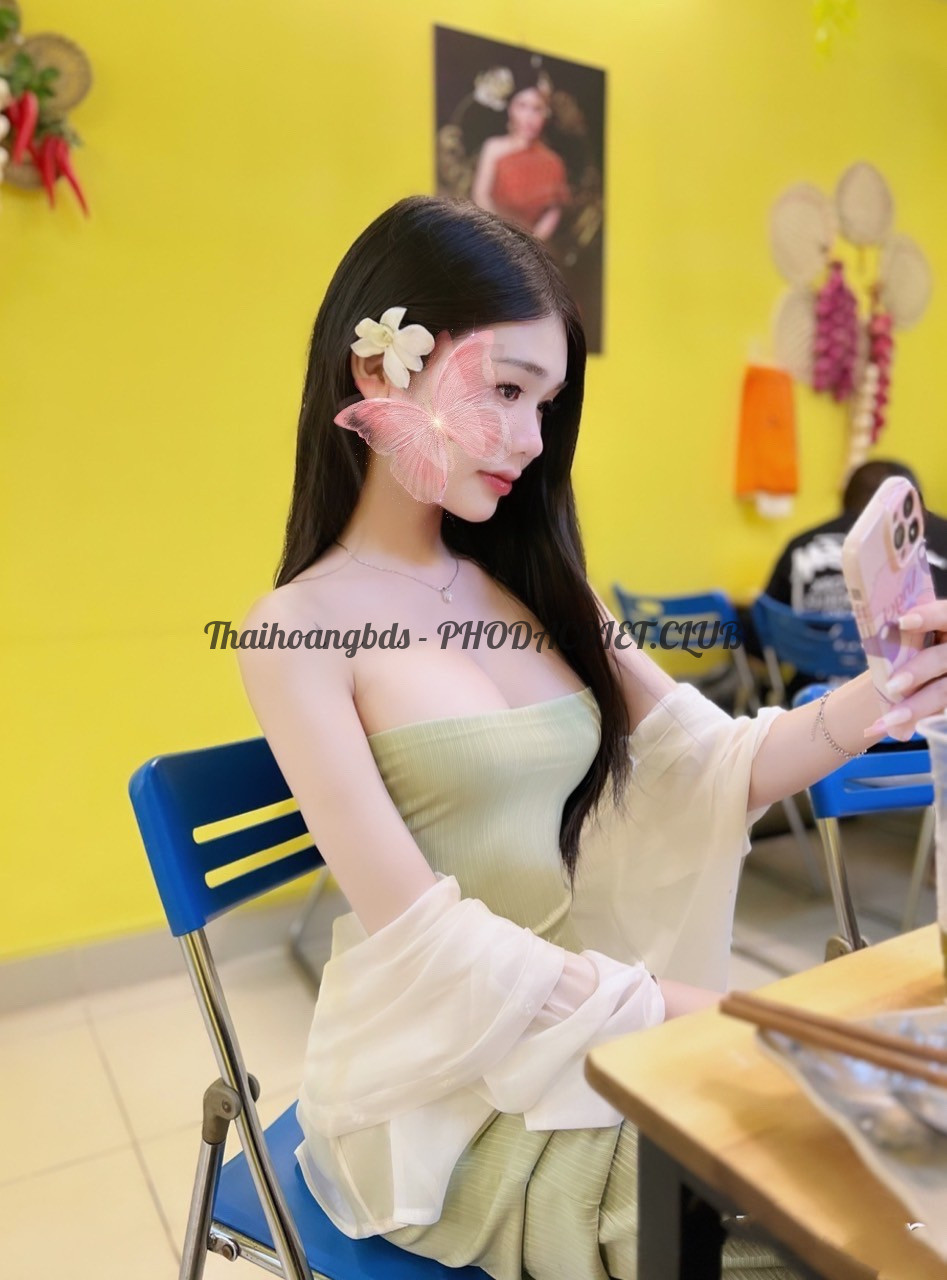 NEW HOT PÉ SAM - MẶT XINH DA TRẮNG VÚ BƯỚM NGON ĐÁNG YÊU